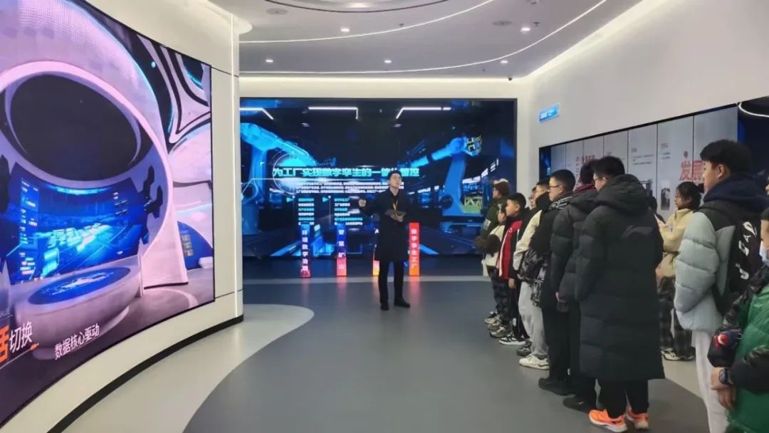 践行公益 彰显担当！雨石数字联合爱心组织举办数字科普体验活动